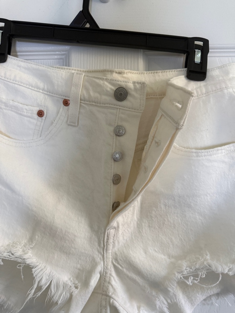 Levi's White Frayed Hem Denim Shorts - Picture 4 of 6